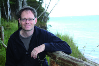 Der Schriftsteller Axel S. Meyer veröffentlicht seine historischen Romane im Rowohlt Verlag und als Alex Ryber ist er Krimiautor bei KBV.