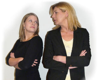 Das Foto zeigt die Witwe des Mordopfers (Bodo Baumgarte) und seine Sekretärin. © Bettina Reimann